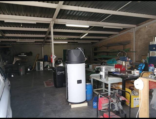 2,600M² WAREHOUSE FOR SALE IN BOLTONIA